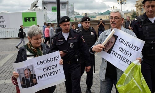 Суд оштрафовал Светлану Ганнушкину за пикет в поддержку Оюба Титиева