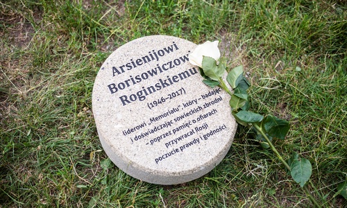 В варшавском Саду Праведников увековечили память Арсения Рогинского